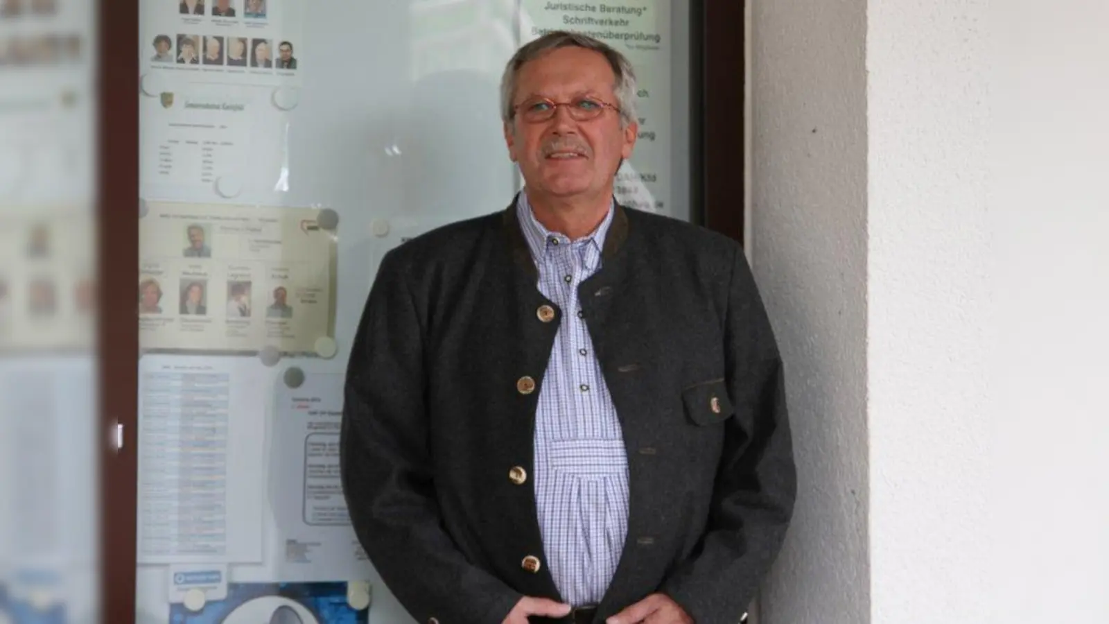 Im Amt des Vorsitzenden der AWO Karlsfeld lebt Helmut Schuh seinen Wunsch nach einer gerechten Gesellschaft aus. (Foto: hö)