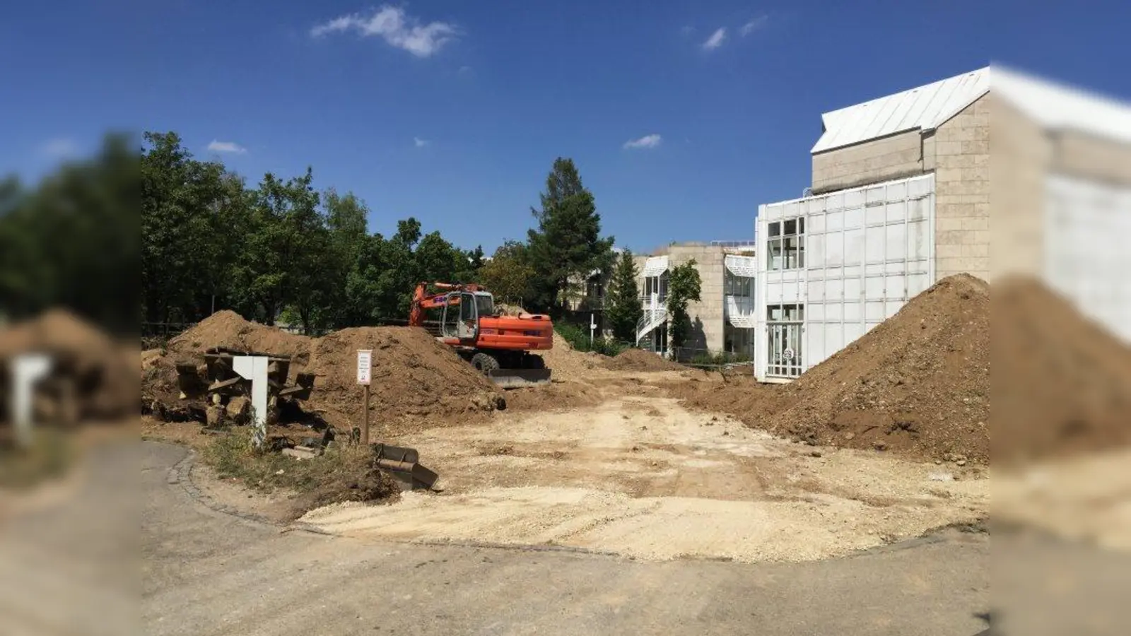 Ende Juli ging's los: die Montessori-Schule bekommt einen Erweiterungsbau. (Foto: Aktion Sonnenschein)