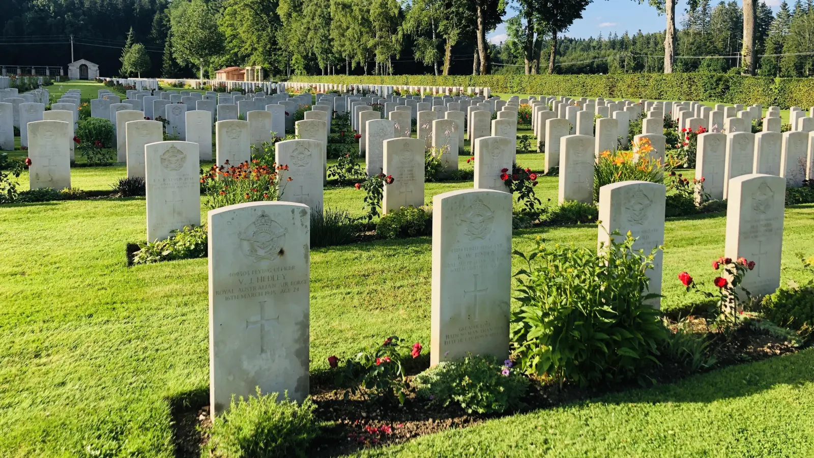 Ein Soldatenfriedhof, vor allem für Angehörige der Royal Airforce befindet sich in Dürrnbach bei Gmund am Tegernsee. Hier fanden über 2.600 Soldaten ihre letzte Ruhestätte. (Foto: hw)