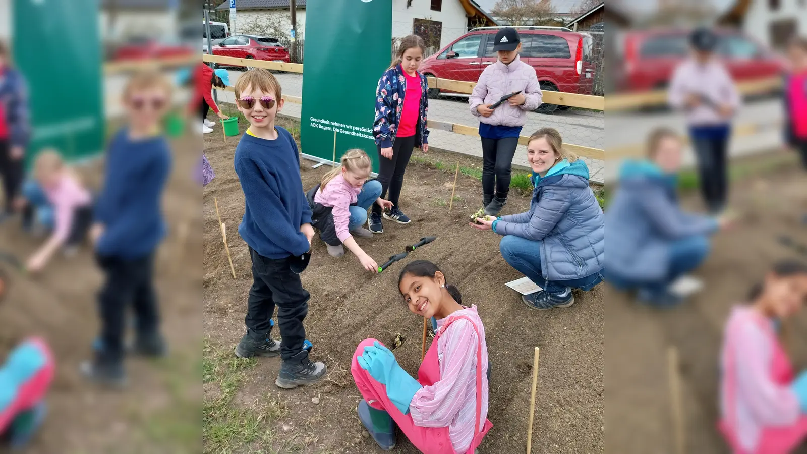 Die Kinder haben Spaß beim Pflanzen. (Foto: Stapel)