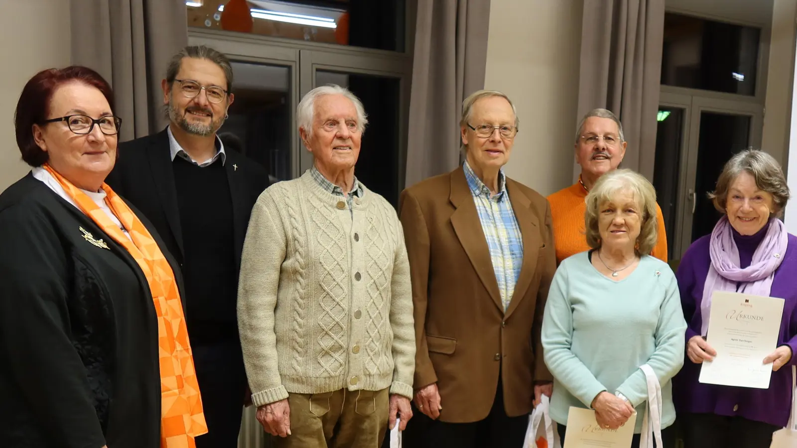 Kamen zur Mitgliederversammlung der Kolpingsfamilie Herrsching (von links): Rosi Merkhoffer, Präses Simon Rapp, Josef Adams, Matthias Pickart, Helga Frey, Vorsitzender Konrad Rausch und Agnes Darchinger. (Foto: Kolpingsfamilie Herrsching)