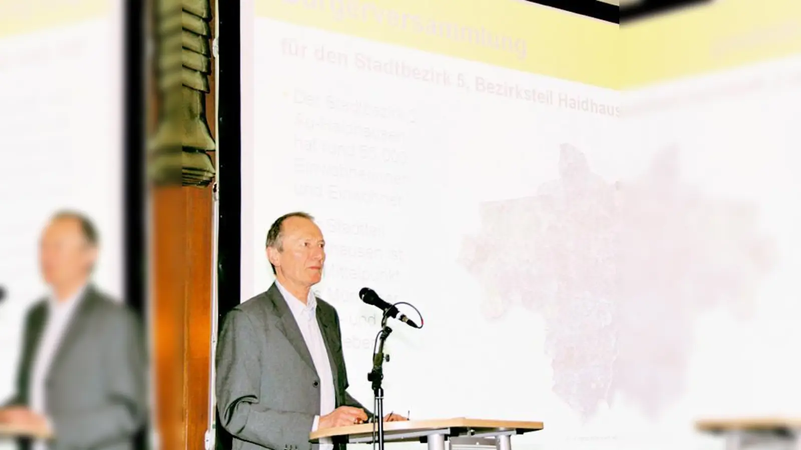 Einen Überblick über Haidhauser Themen gab Bürgermeister Hep Monatzeder bei der Bürgerversammlung. 	 (Foto: ko)