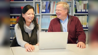 Einen von bundesweit nur zwölf Digital-Kompass-Standorten für ältere Menschen gibt es ab dem 12. April am Kufsteiner Platz in Bogenhausen. (Foto: Josh Schlasius)