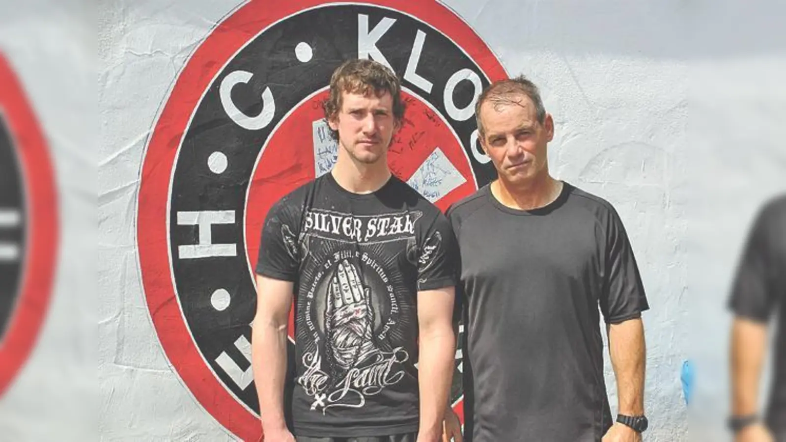 Trainer Doug Irwin (r.) mit dem jungen Deutsch- Kanadier Cody Labrecque, der sich beim EHC Klostersee in der Vorbereitung für einen Saison-Vertrag empfehlen will.	 (Foto: smg)