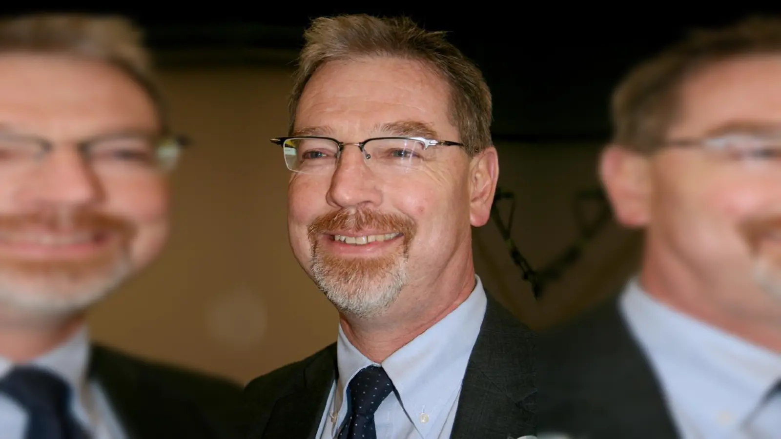 Gleich mehrere Redner forderten die Stadt auf, mit den Anwohnern die verschiedenen Varianten zum Verkehrkonzept für den Münchner Norden zu diskutieren. Alexander Reissl (r.) gab ihnen Recht. 	Skizze: Planungsreferat München,  (Foto: ws)