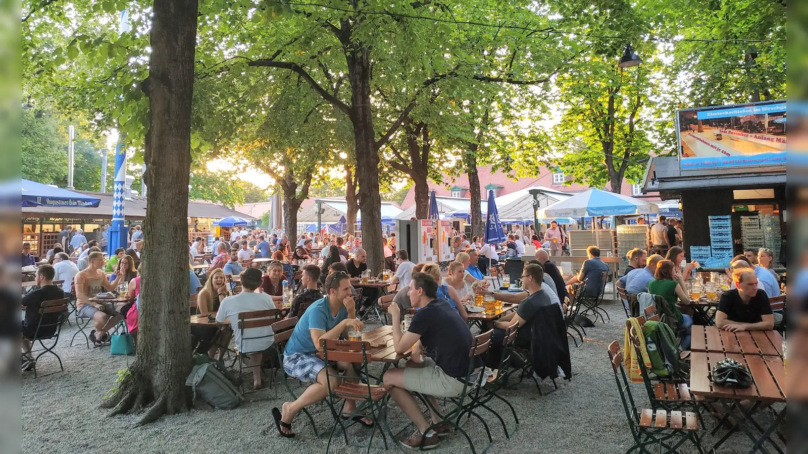 Einfach gemütlich: Das ASZ Moosach lädt ein zum Biergartenbesuch im Hirschgarten. (Archivbild: std)
