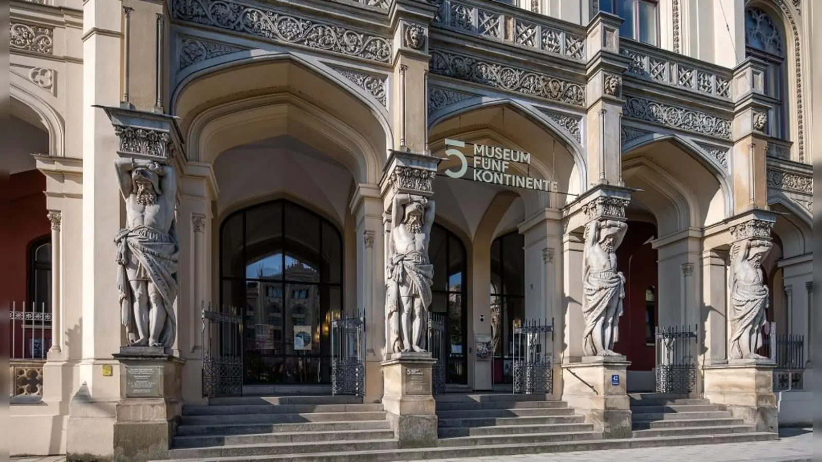 Das „Museum 5 Kontinente” in der Maximilianstraße 42 öffnet zur „Langen Nacht der Münchner Museen” seine Pforten. Ein interessantes Programm mit Führungen lädt zum Kennenlernen der Dauer- und der Sonderausstellungen ein. (Foto: Nicolai Kästner)