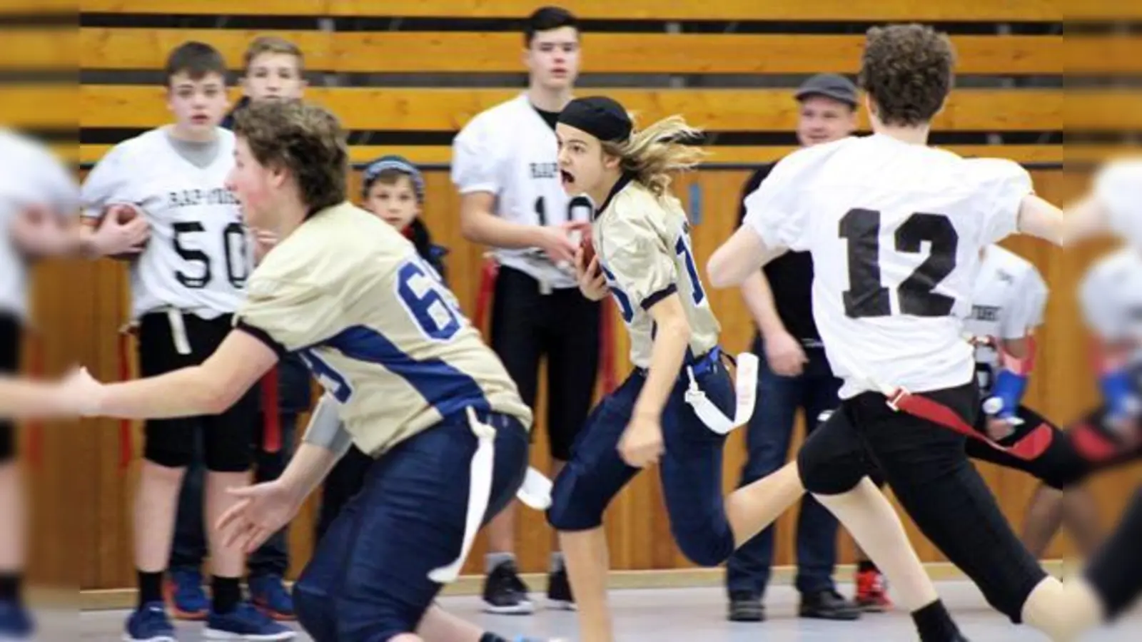 Jan Lütcke beim siegbringenden Touchdown-Lauf in der Verlängerung gegen die Augsburg Raptors. Am Ende der regulären Spielzeit stand es 14:14.	 (Foto: Christine Biegert)
