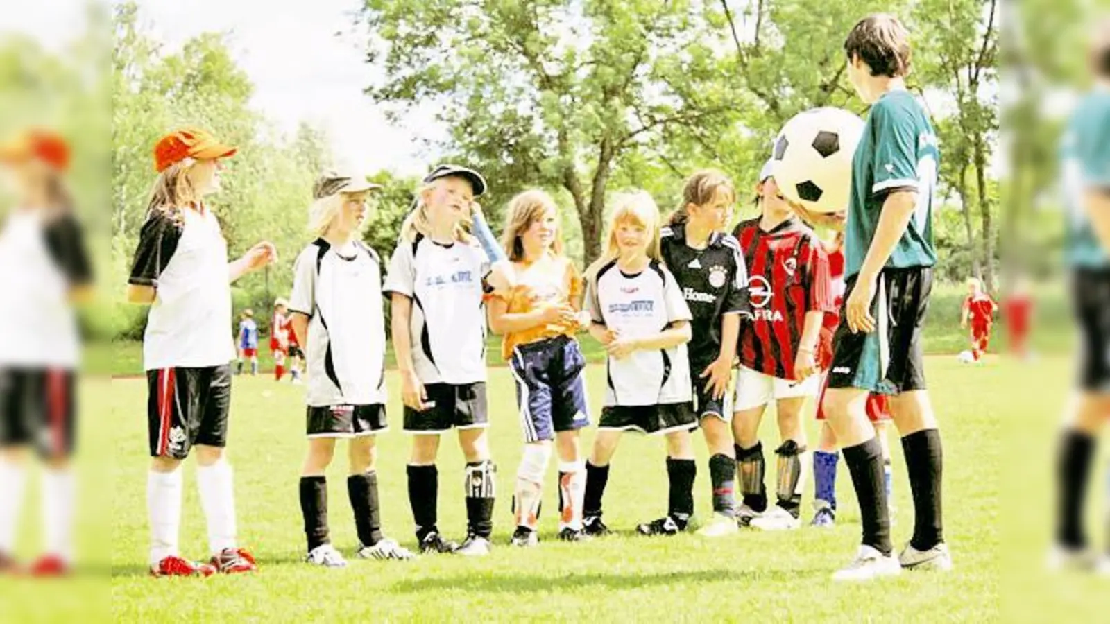 Nicht nur für Jungs. Auch Mädchen sind im Fußballcamp gern gesehene Gäste.	 (Foto: VA)