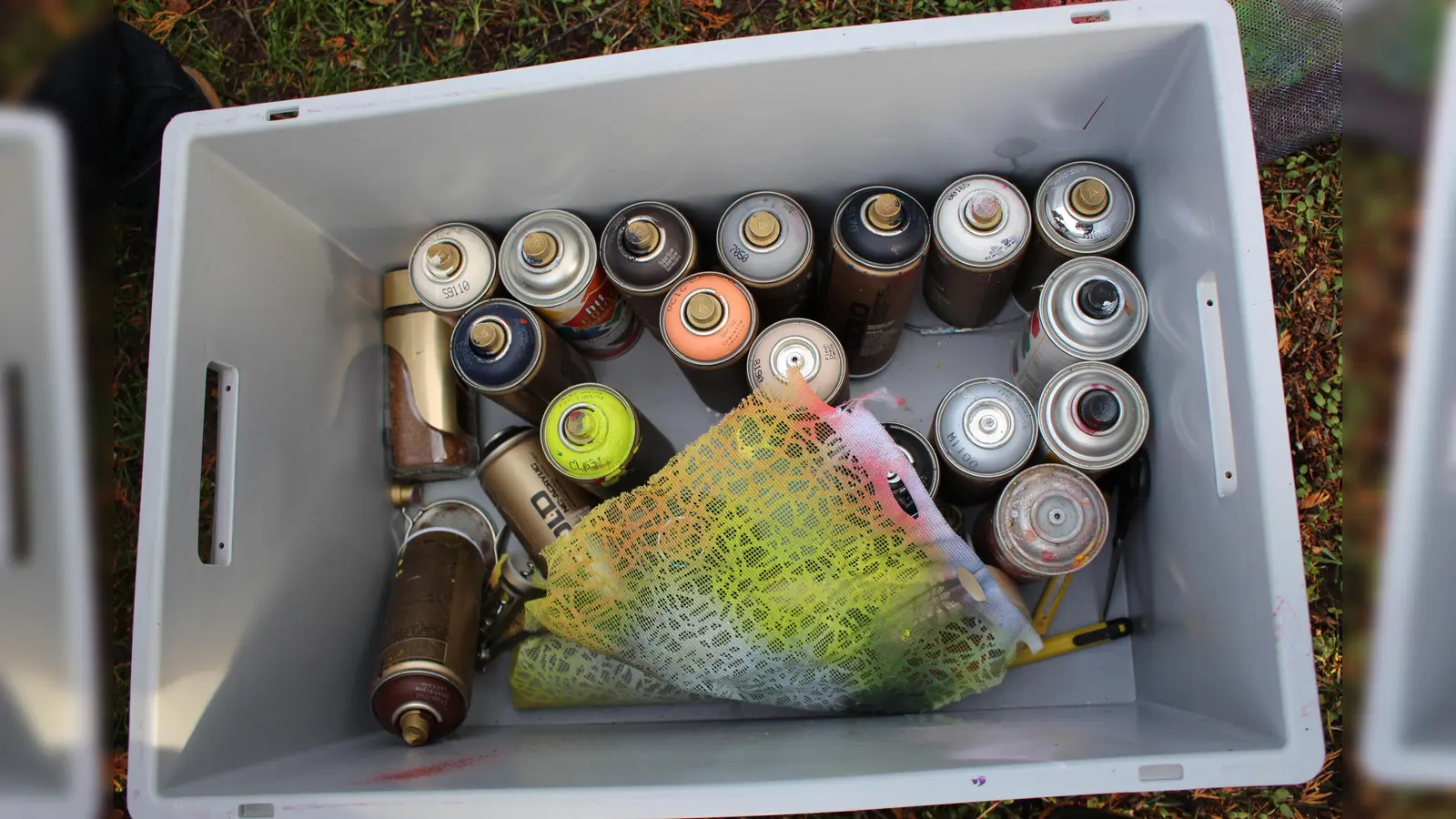 Ran an die Sprühdose: Die junge Malakademie des Münchner Bildungswerks geht in den Herbstferien mit einem Sprayer-Kurs an den Start.  (Foto: Münchner Bildungswerk)