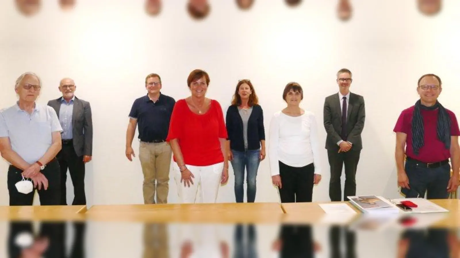 Der neue Vorstand der „Freunde der Musikschule Neuried e.V.“ (von links): Waldemar Strutynski, Peter Kellner, Martin Pohl, Marianne Hellhuber, Brigitte Peters, Dr. Dorothee Bernheim, Christoph Peters, Martin Pflästerer. (Foto: Peter Kellner / Freunde der Musikschule Neuried e.V.)