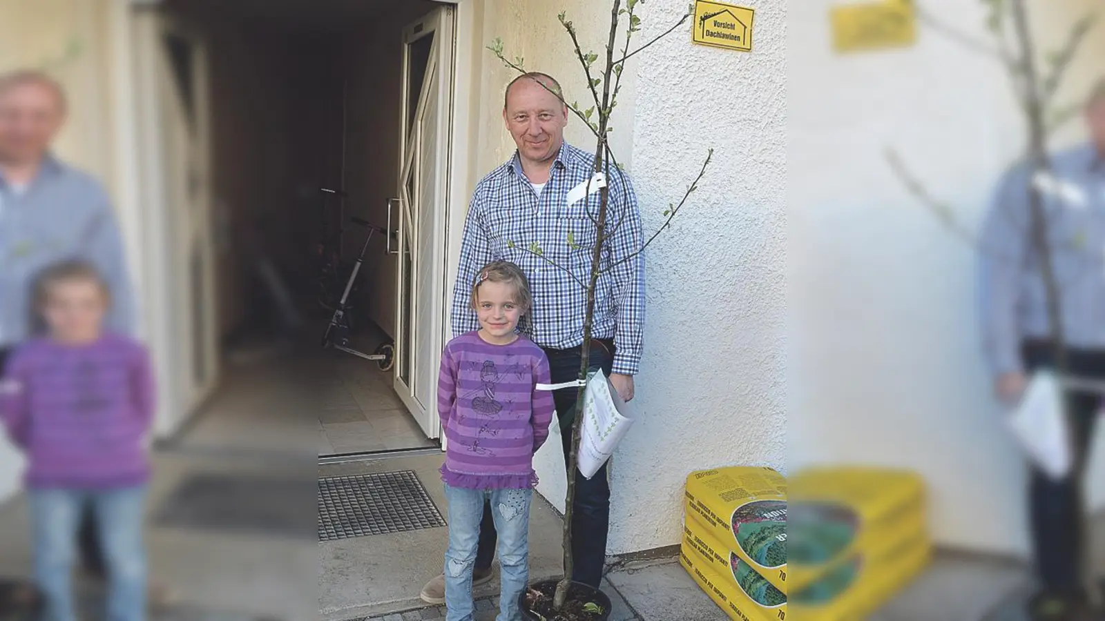 Der CSU-Ortsvorsitzende Herbert Vanvolsem mit  Yuna Schwarz.	 (Foto: Privat)