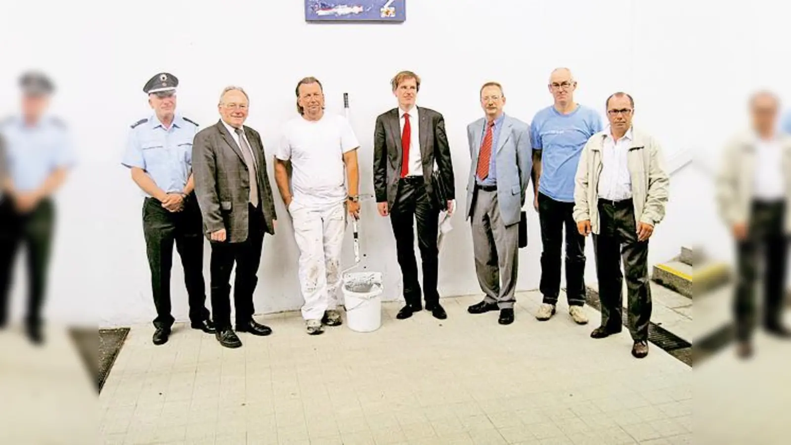 Unser Bild zeigt (v.l.): Berthold Habelt, Josef Riemensberger, Herrn von Löwenstern, Frank Hieber, Erwin Schneider, Johann Bartl, Stefan Heckl. 	 (Foto: VA)