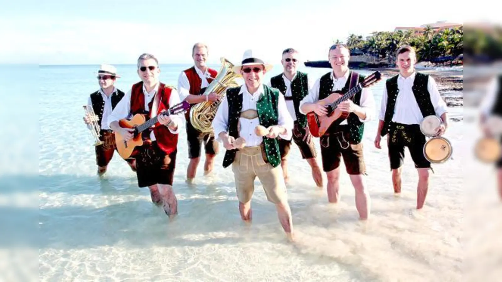 Weißblau ist es in Bayern wie auf Cuba. Und wie man bayerische und cubanische Musik verschmelzen kann, zeigen diese Jungs.	 (Foto: VA)