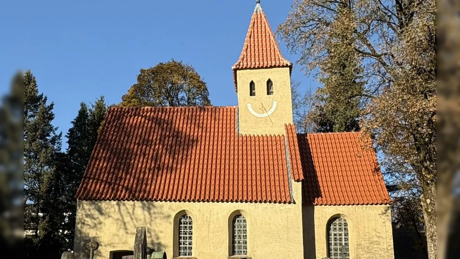 Das Nikolauskircherl hat gut lachen: Die Sanierungsarbeiten sind abgeschlossen. (Foto: Pfarrei St. Emmeram)