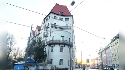 In der St.-Bonifatius-Straße 1 liegt eines von zwei Gebäuden im Stadtbezirk Obergiesing-Fasangarten, die mit dem Fassadenpreis 2023 ausgezeichnet worden sind. (Foto: bas)