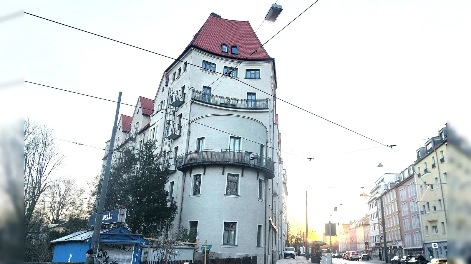 In der St.-Bonifatius-Straße 1 liegt eines von zwei Gebäuden im Stadtbezirk Obergiesing-Fasangarten, die mit dem Fassadenpreis 2023 ausgezeichnet worden sind. (Foto: bas)