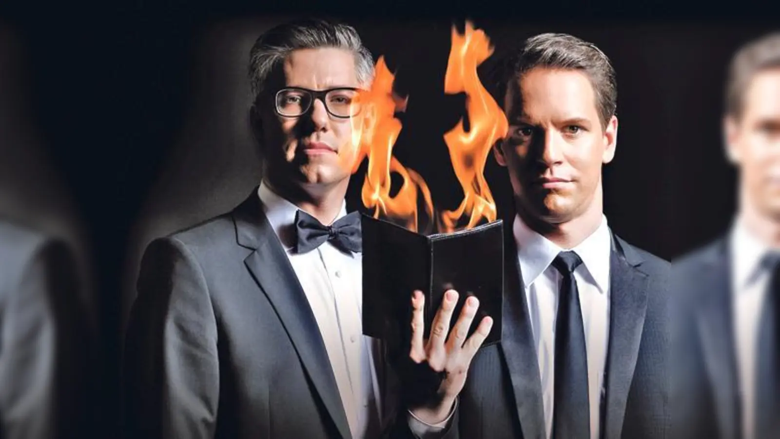 Christian Münch (li.) und Alexander Krist schaffen magische Momente in unmittelbarer Nähe der Gäste im Table Magic Theater.	 (Foto: Krist & Münch)