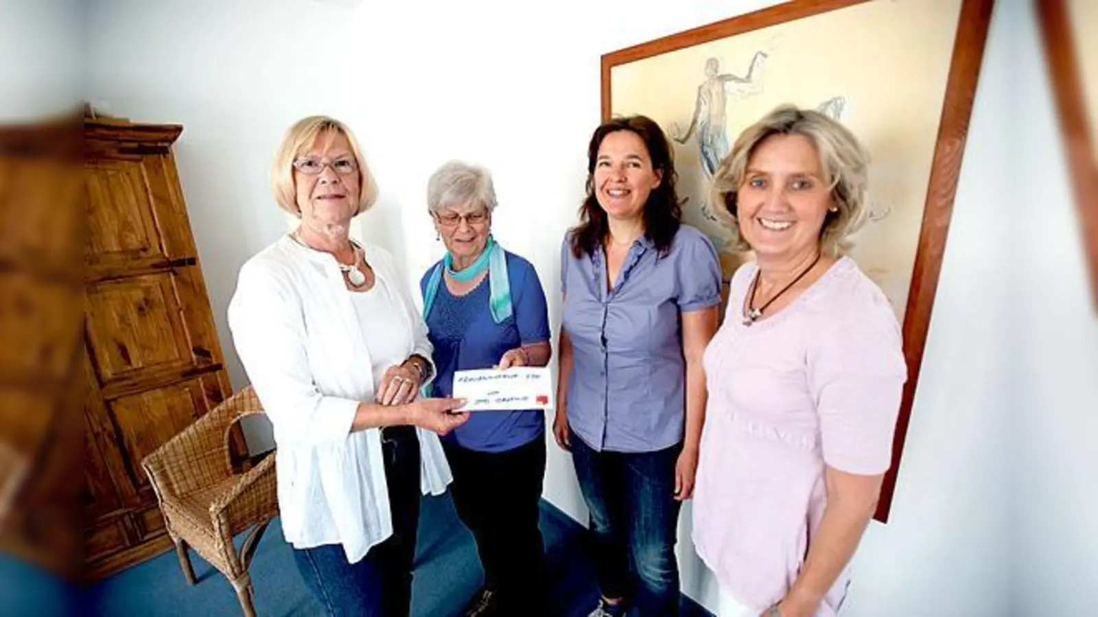 SPD-Stadträtin Lilo Rosin, Frauennotruf-Vorsitzende Elisabeth Stanglmeier, Frauennotruf-Geschäftsführerin Tanja Hafner und SPD-Stadträtin und Ortsvereinsvorsitzende Regina Offenwanger (v. l.).  (Foto: Privat)