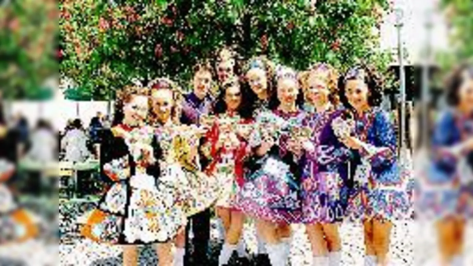 Bunte Kostüme gehören zum Irish Dancing dazu. (Foto: Privat)