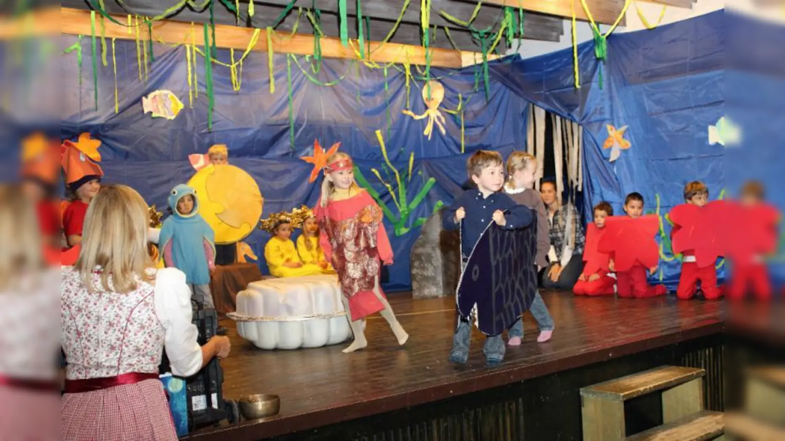 „Wir wollen die Einzigartigkeit in jedem Kind wecken.” Die Vorschulkinder zeigen zum Jubiläumsfest das Theaterstück „Die Muschel und der Fisch”. (Foto: US)