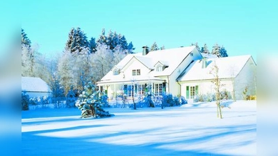 Damit winterliche Dachlasten nicht ins Rutschen kommen, sollten rechtzeitig Schneefangsysteme am Dach angebracht werden. (Foto: djd/Braas)