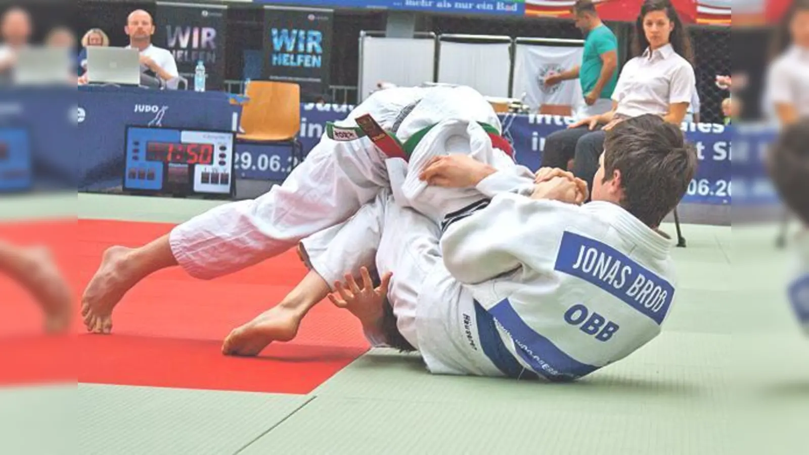 Der Grafinger Jonas  Broß (r.) erkämpfte beim international besetzten Turnier in Sindelfingen, eine hervorragende Bronzemedaille.	 (Foto: Martina Broß)