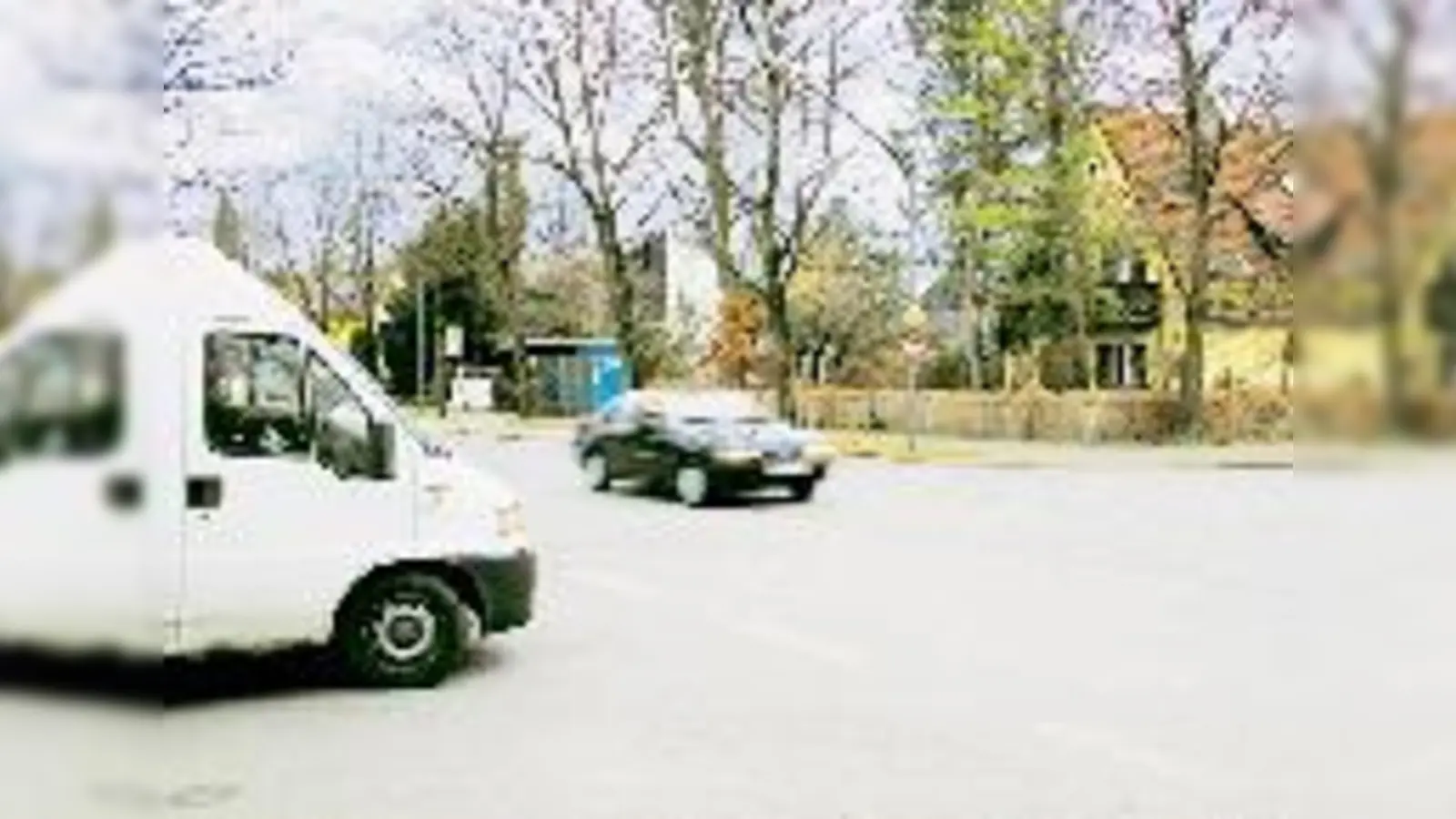 Für manche Eltern ein Gefahrenpunkt: Die Mauerkircherstraße in Höhe Rümelinstraße. Dort soll jetzt eine Ampel für Sicherheit sorgen.	 (Foto: mh)