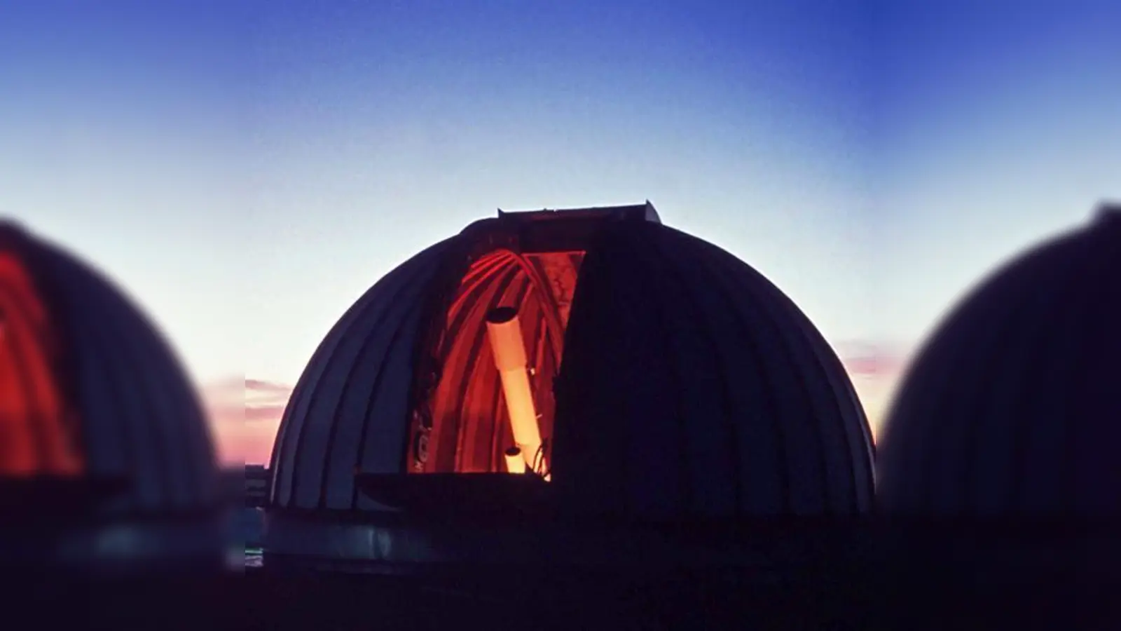 Unter der Kuppel befinden sich die großen Fernrohre, um von München aus ins All zu blicken.  (Foto: VA)