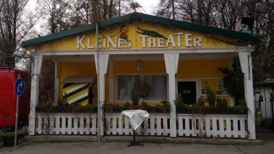 Das Kleine Theater im Pförtnerhaus befindet sich am Eingang zum Bürgerpark Oberföhring. (Archivbild: bas)