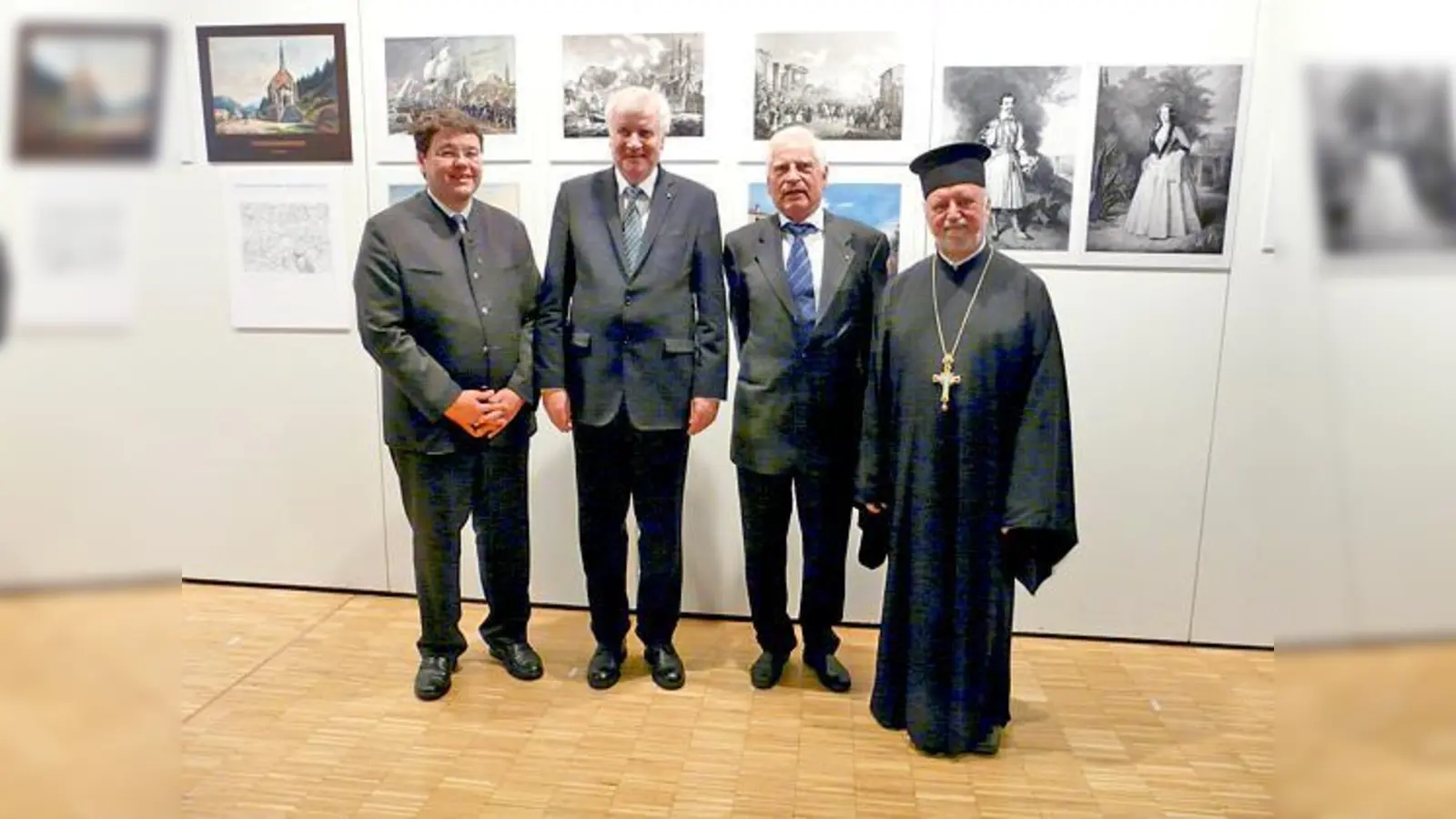 Nach dem Rundgang durch die Ausstellung des Otto-König-Museums (v.l.): Bürgermeister Thomas Loderer, Ministerpräsident Horst Seehofer, Professor Jan Murken und Erzpriester Apostolos Malamoussis.	 (Foto: Barbara Murken)