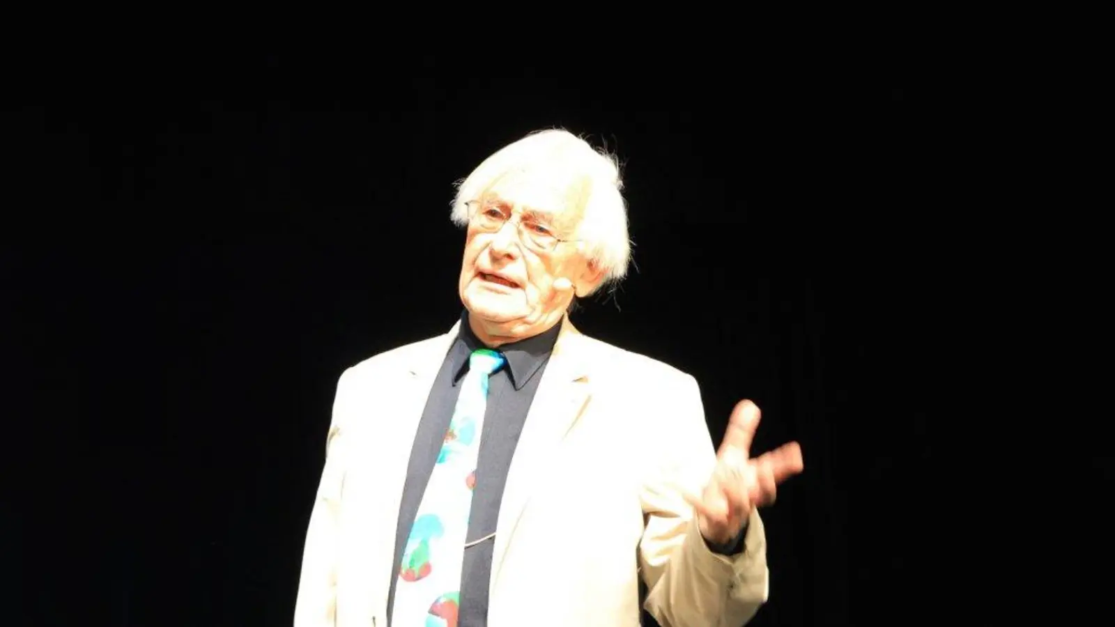 Schon seit über 40 Jahren führt Heinrich Klug mit seinen Konzerten Kinder an die Musik heran. (Foto: us)