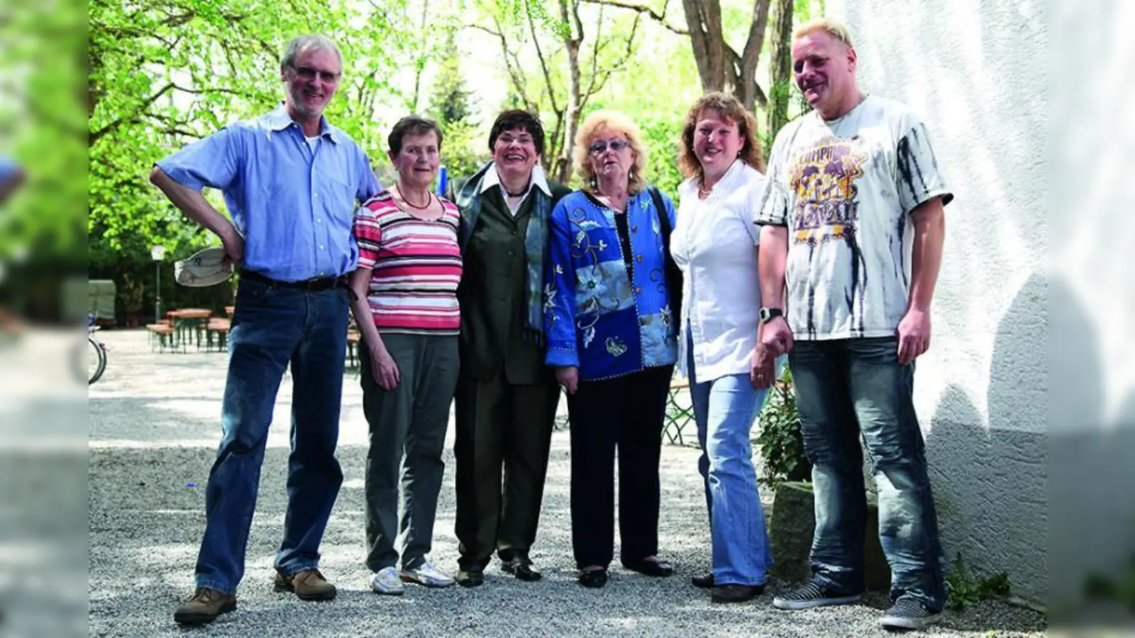 Der neugewählte Vorstand des AWO Ortsvereins Aubing: (v.l.) Wolfram Glaser, Christa Schlierenkämper, Brigitta Bacak, Rosemarie Bergmann, Monika Assal, Lukas Manfred Bergmann, nicht im Bild: Marianne Langer und Josef Hintermeier. (Foto: Wolfram Glaser)