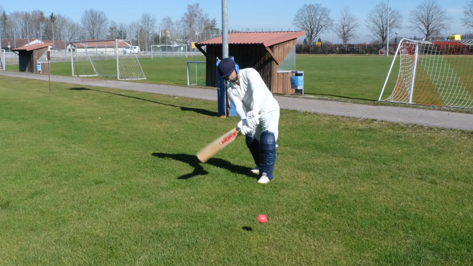 Ab April kann im Gilchinger TSV Cricket gespielt werden. (Foto: Purohit)