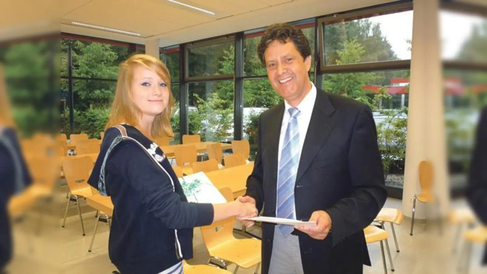 Die Gymnasiastin Anna-Maria Hünninger wurde für ihre Leistungen im mathematisch-naturwissenschaftlichen Bereich ausgezeichnet.  (Foto: VA)