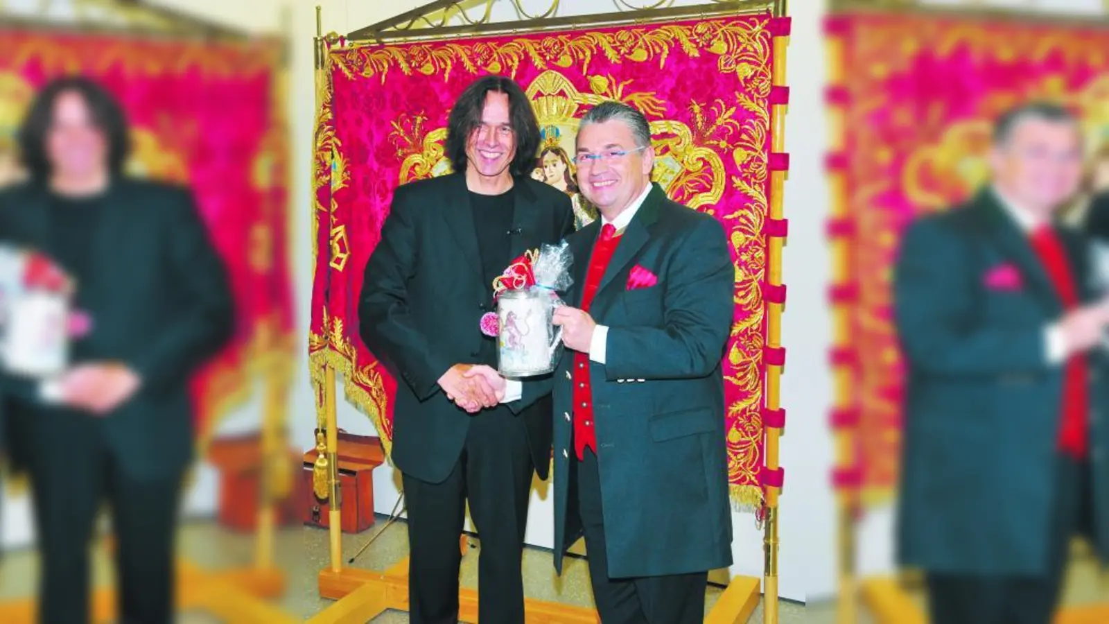 Innungs-Obermeister Heinz Hoffmann (r.) mit dem Hauptreferenten Klaus Rempe. (Foto: pi)