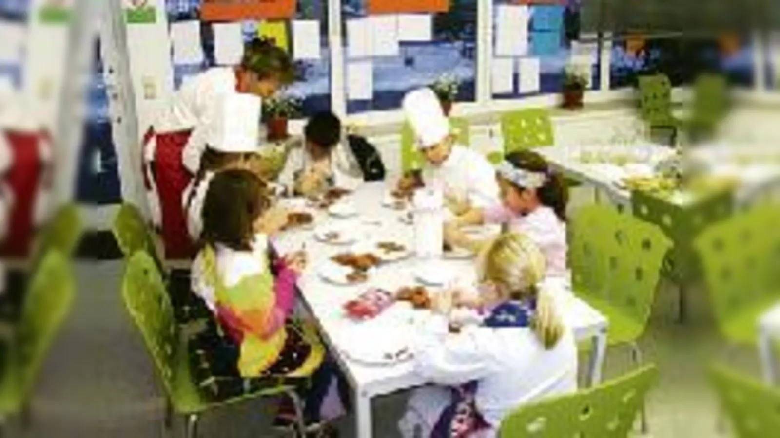 Die Stadtteilläden wollen ein offener Treffpunkt für Groß und Klein sein, sagt Leiter Alexander Kraus (im rechten  (Foto: Stadtteiltreff, pa)