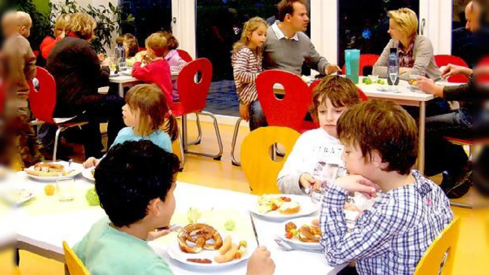 Viele angeregte Gespräche gab es beim Neujahrsempfang im Hort des Familienlands.	 (Foto: VA)