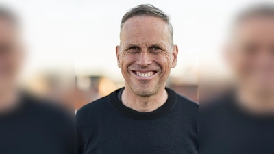 Achim Bogdhan liest in den Südbayerischen Wohn- und Werkstätten aus: „Unter den Wolken”. (Foto: Achim Hofbauer)