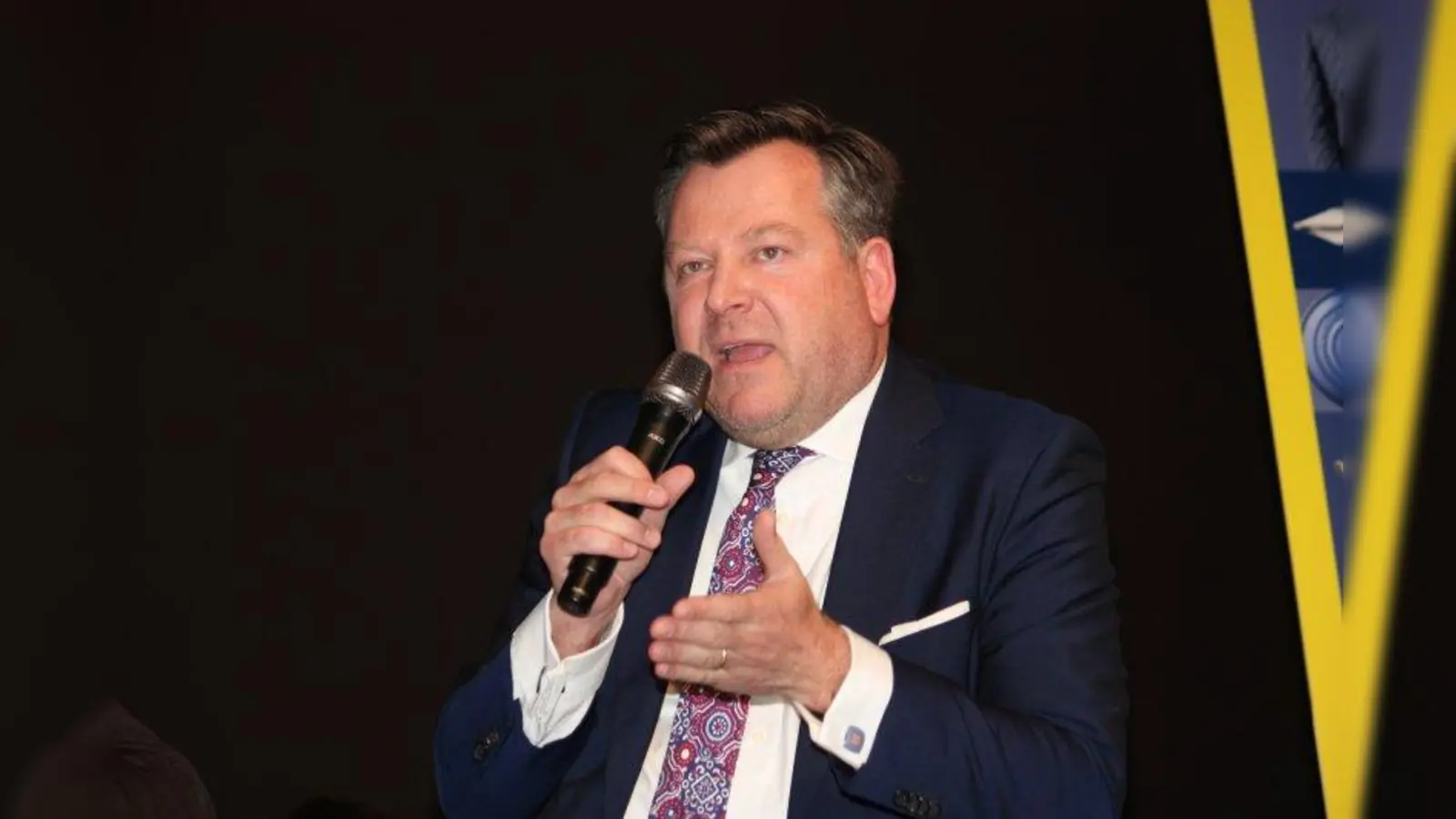 Bürgermeister Josef Schmid: „Es ist mir sehr wichtig, dass die Innenstadt auch mit dem Auto erreichbar bleibt.” (Foto: job)