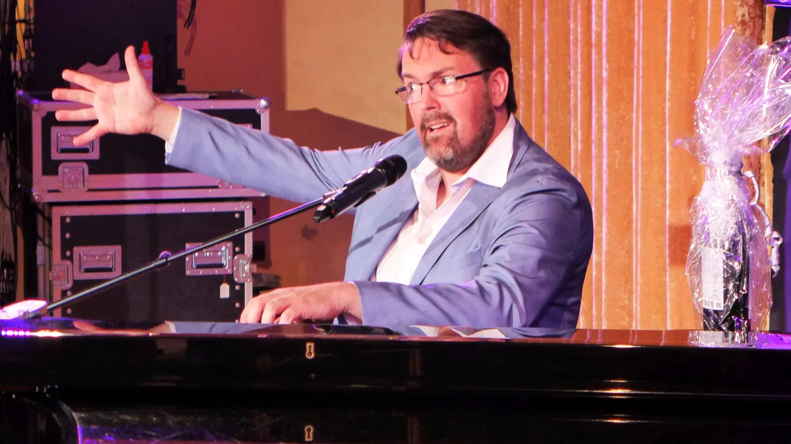 Hat 45 unterschiedliche Promi-Stimmen drauf: André Hartmann. (Foto: Werner Grützner)