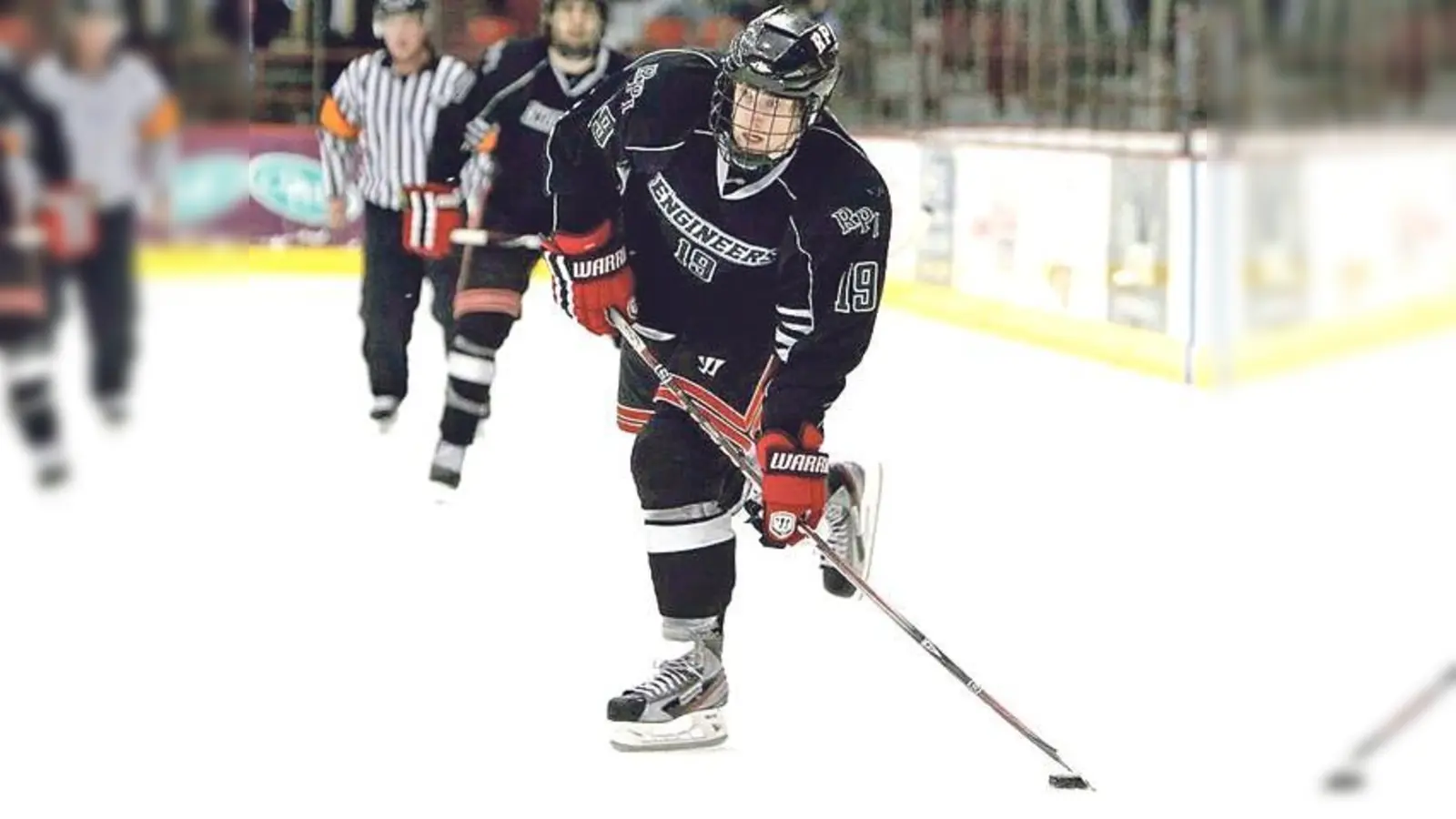 US-Stürmer Patrick Cullen ist jetzt beim EHC Klostersee unter Vertrag. Auf dem Foto ist er noch für seine Universitätsmannschaft in Aktion.	 (Foto: privat)