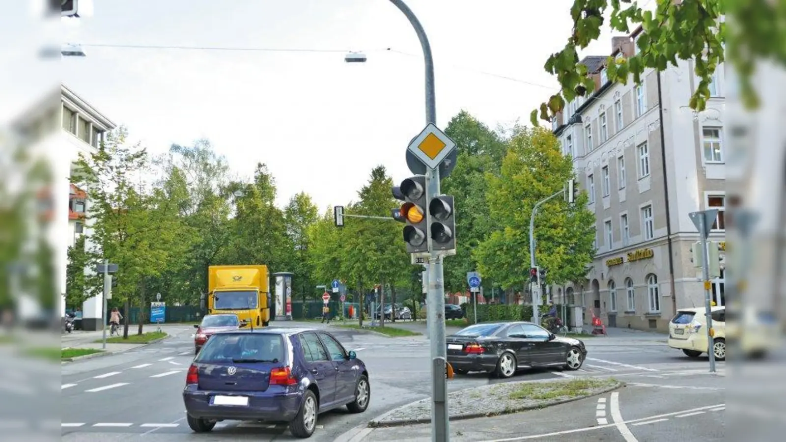 Ohne Rechtsabbiegerpfeil von der Westendstraße in die Ridlerstraße reißt der Verkehr dort zwischendurch auch mal ab. (Foto: ds)
