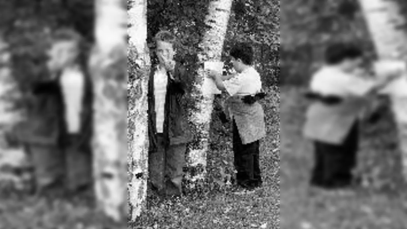Auch diese zwei jungen »Männer« sind als Umweltdetektive im Wald unterwegs um großen und kleinen Geheimnissen auf die Spur zu kommen.	 (Foto: ÖBZ)