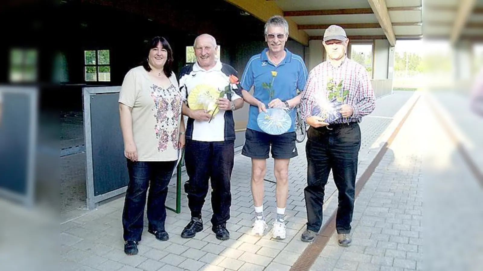 Spartenleiterin Claudia Bruse ehrte (von links) Alfred Remmersperger, den neuen Vereinsmeister Sigi Brunnbauer und Norbert Pohlhuis.	 (Foto: Verein)