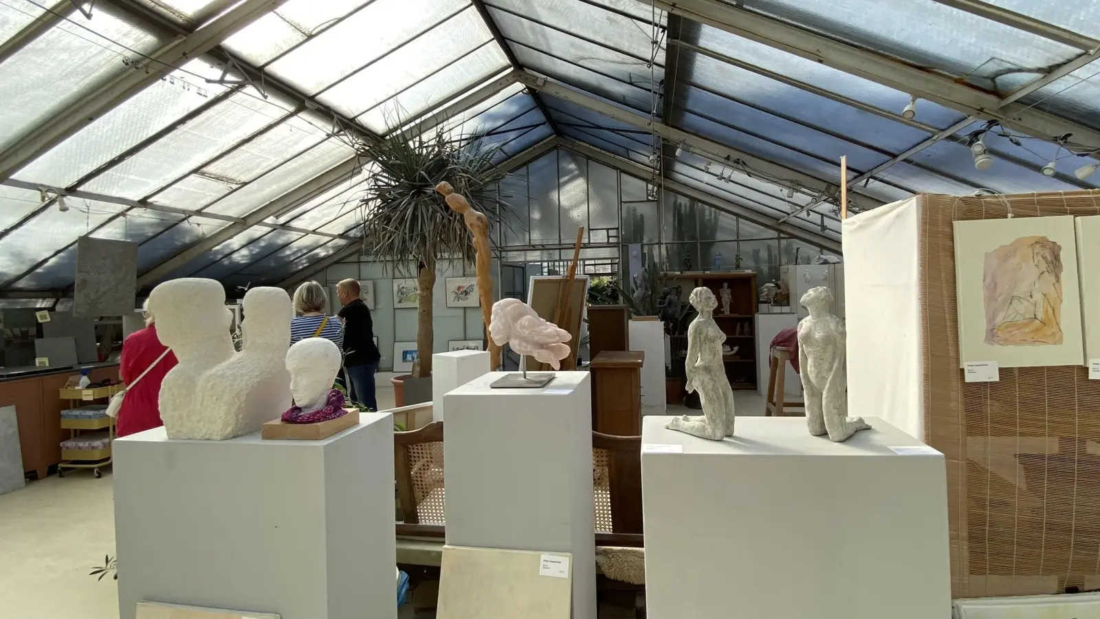 Kunst in alten Gewächshäusern - das Botanikum versprüht eine besondere Atmosphäre. Die Tage der Ateliers sind jedoch gezählt - ab Herbst werden die Häuser abgerissen. (Foto: VA)