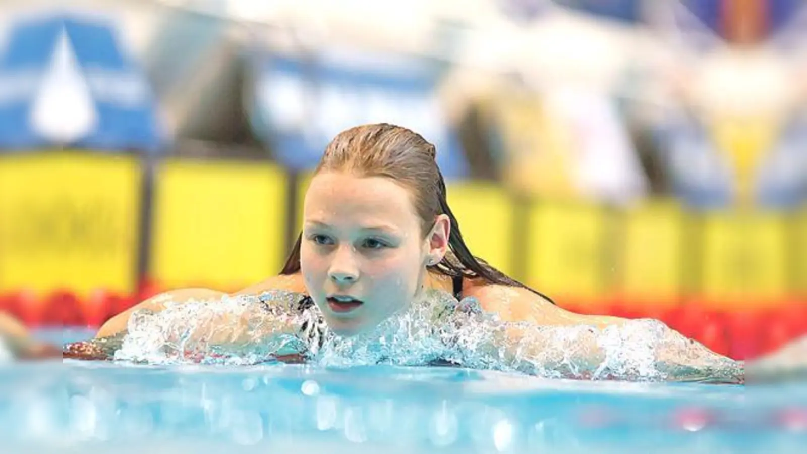 Erleichtert nach gelungenem Saisonauftakt: Helen Scholtissek ist bayerische Kurzbahnmeisterin 2015 in 50 und 100 m Freistil. 	 (Foto: copyright Mirko Seifert.)
