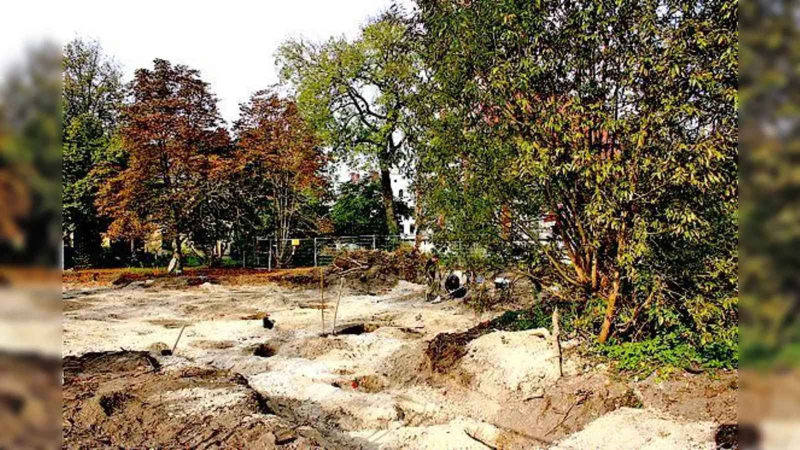 Noch zwei Wochen sollen die Ausgrabungen auf der ehemaligen Pfarrwiese dauern.	 (Foto: ws)