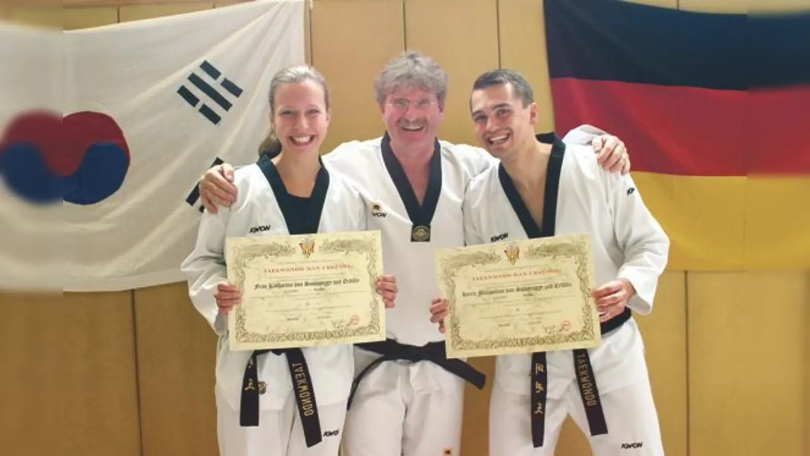 DAN-Prüfung  (Foto: Katharina von Sommoggy, Rudolf Schelle und Maximilian von Sommoggy	.F:TKD)