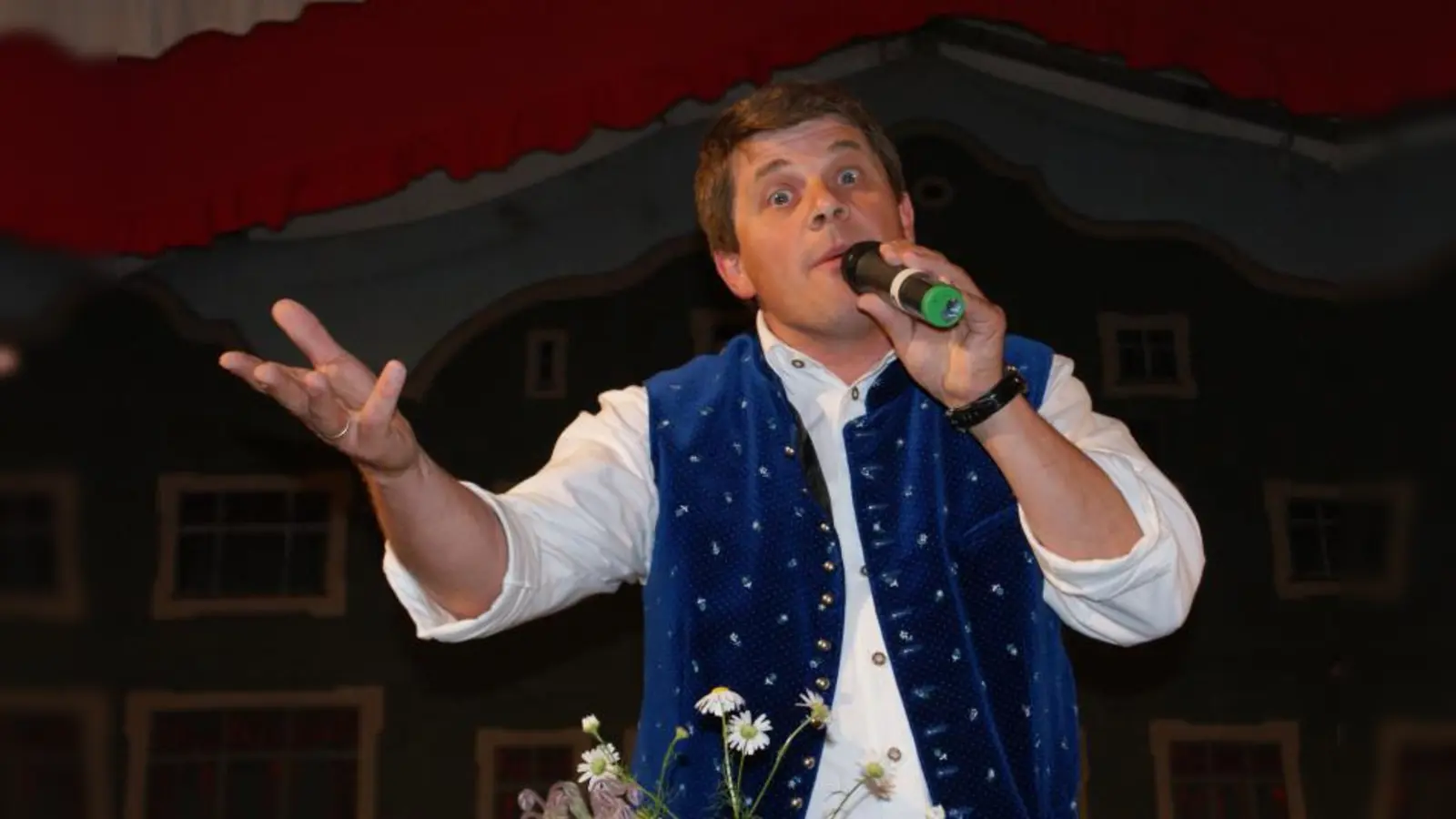 Nicht auf den Mund gefallen: Hochzeitslader und Gstanzlsänger Bäff Piendl (Foto: pi)